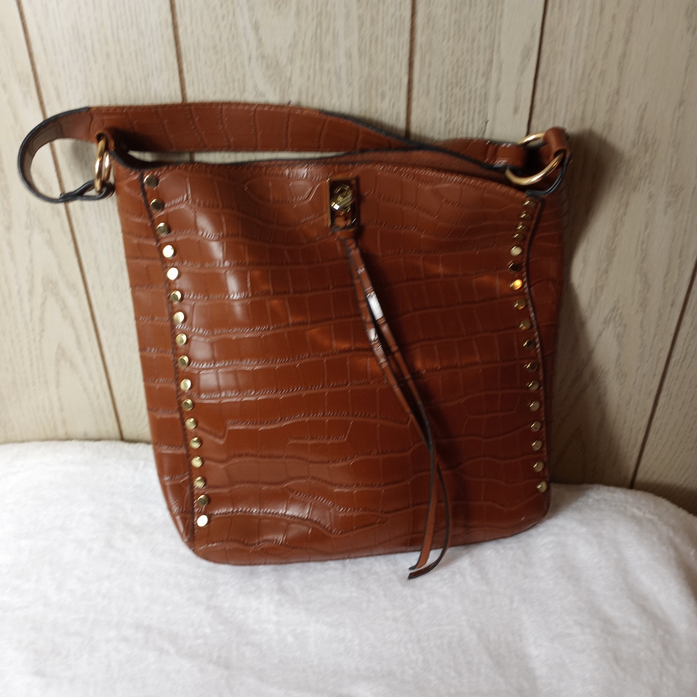 Elegant Brown Croc-Embossed Shoulder Bag with Gold Studs